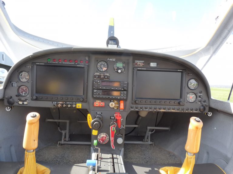 Cockpit et avionique du WT9 en occasion.